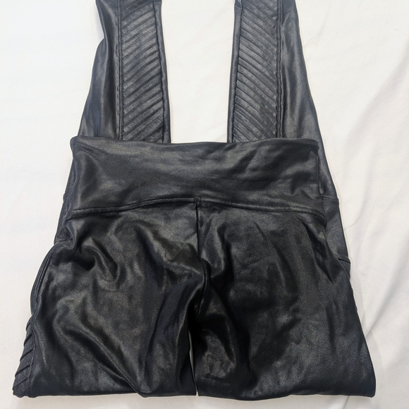 SPANX Black High-Waist Moto Ribbed Leggings - Picture 4 of 8